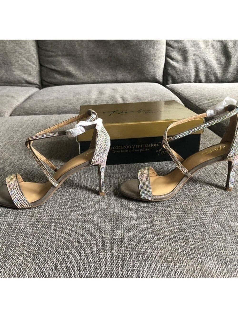 Thalia Sodi Women’s Dress Sandals Shoes Sparkling Golden Wedding Party Heels 6.5 - Picture 15 of 17